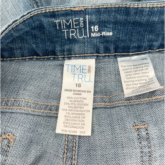 Time And Tru Mid Rise Cuffed Hem Distressed Jean Shorts Size 16 Women’s - Picture 2 of 4